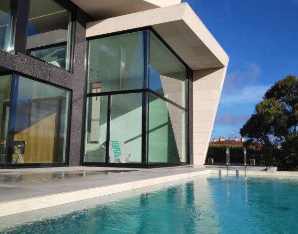 Construcción piscina y vivienda unifamiliar